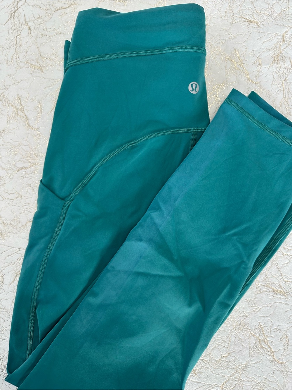 Lululemon Leggings with Pockets in Teal
SIZE 6